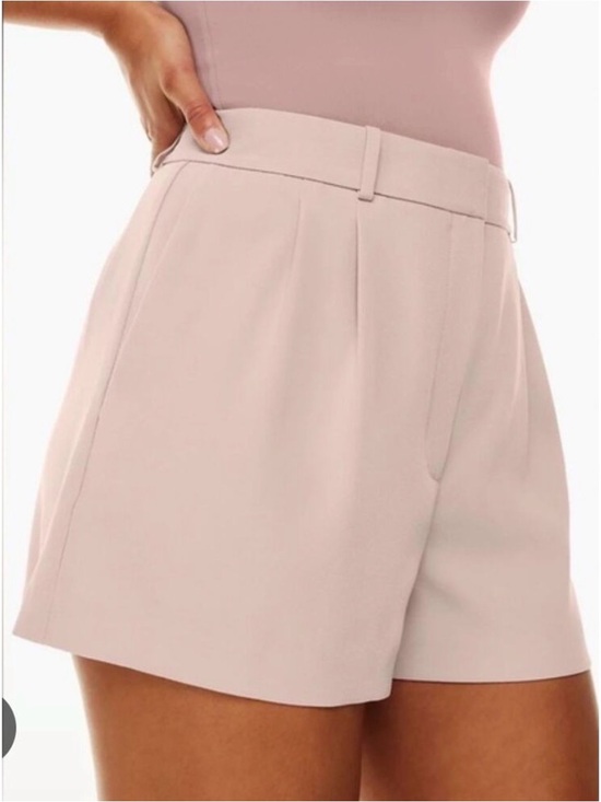Pants - Aritzia Babaton Dusty Light Pink Pleated Mini Short size 2
